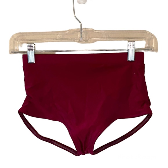 FINAL CHANCE! CLOSET CLOSING! - Picture 2 of 8